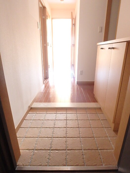 物件内観写真10　(玄関)