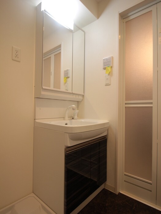物件内観写真8　(洗面)