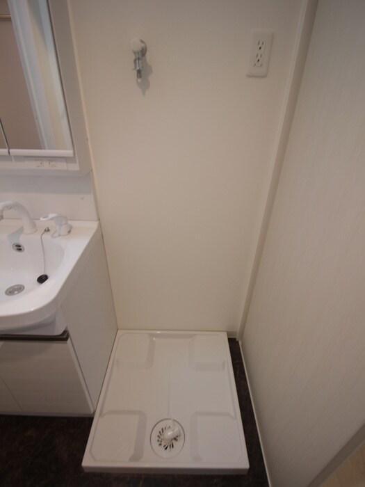 物件内観写真18　(洗濯機置場)