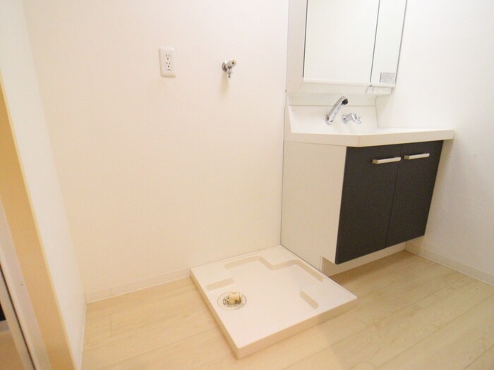 物件内観写真15　(洗濯機置場)