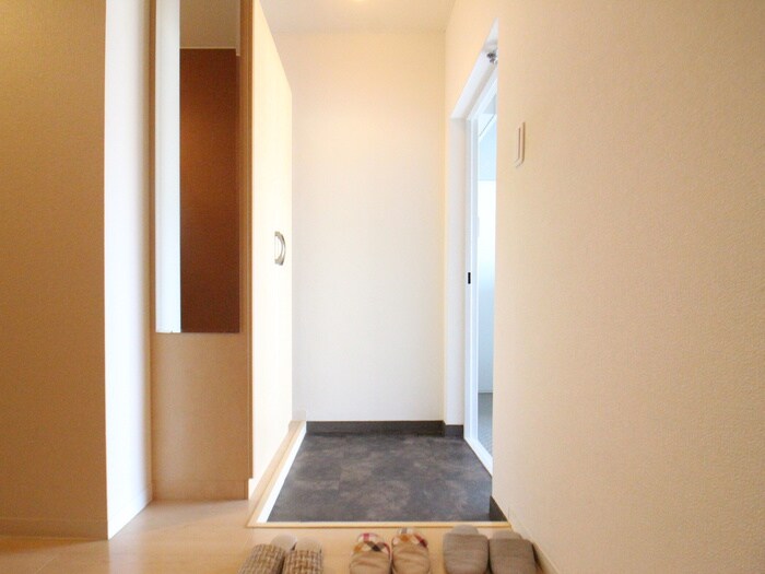 物件内観写真17　(玄関)