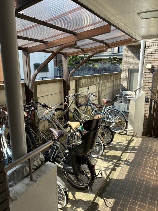 物件外観写真4　(駐輪場)