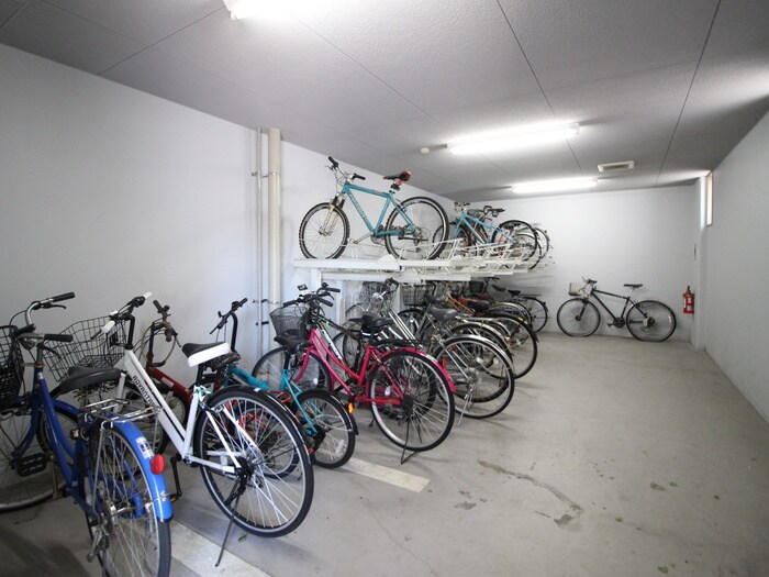 物件外観写真3　(駐輪場)