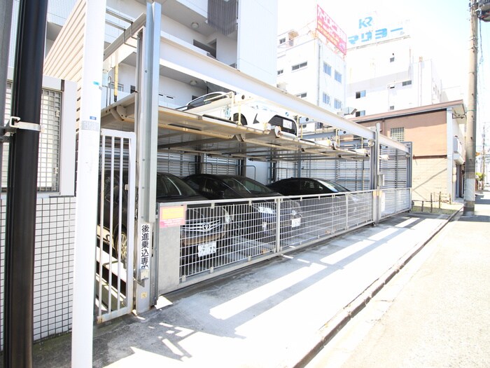 物件外観写真4　(駐車場)