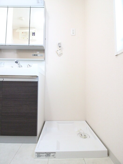 物件内観写真14　(洗濯機置場)