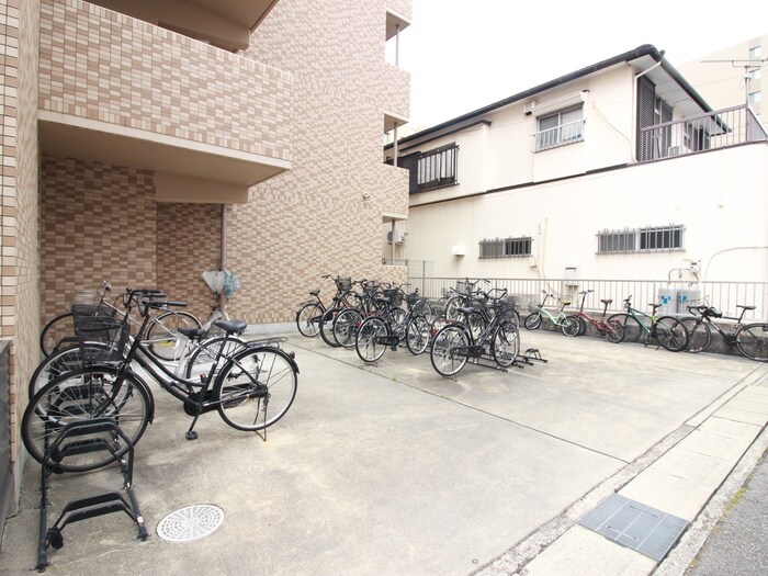 物件外観写真3　(駐輪場)