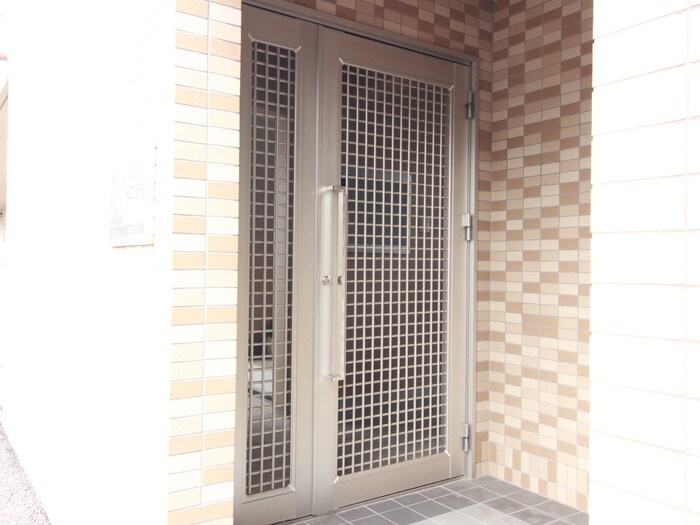 物件外観写真5　(エントランス部分)