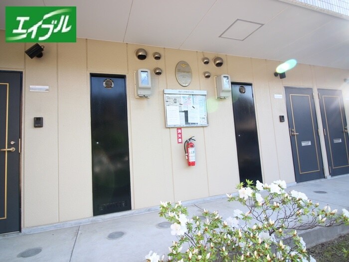 物件外観写真5　(エントランス部分)