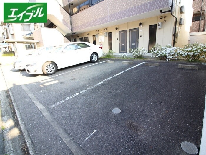 物件外観写真6　(駐車場)