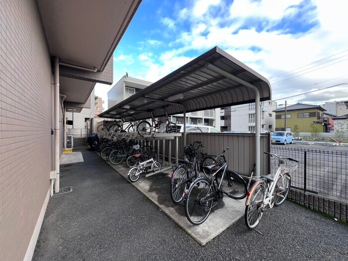 物件外観写真3　(駐輪場)