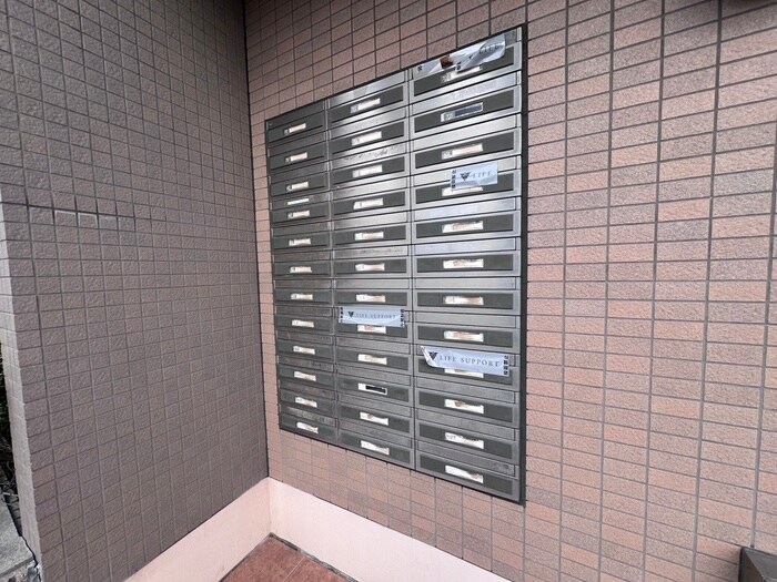 物件外観写真4　(エントランス部分)