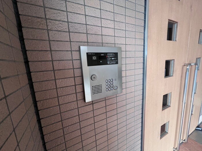 物件外観写真5　(エントランス部分)