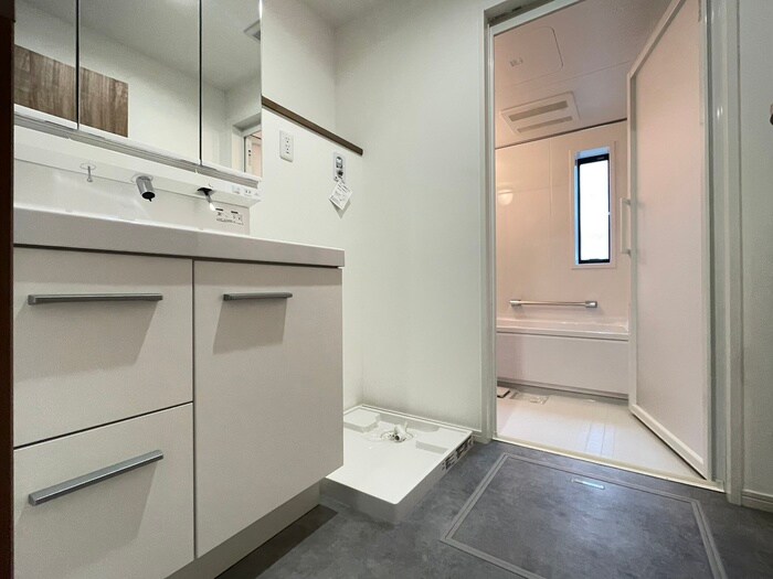 物件内観写真13　(洗濯機置場)