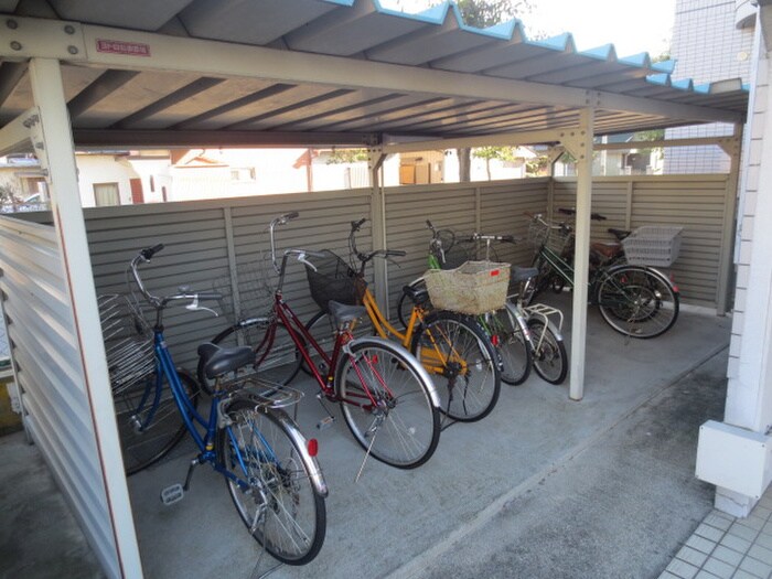 物件外観写真4　(駐輪場)