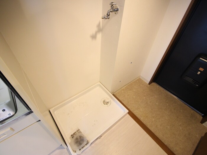 物件内観写真11　(洗濯機置場)