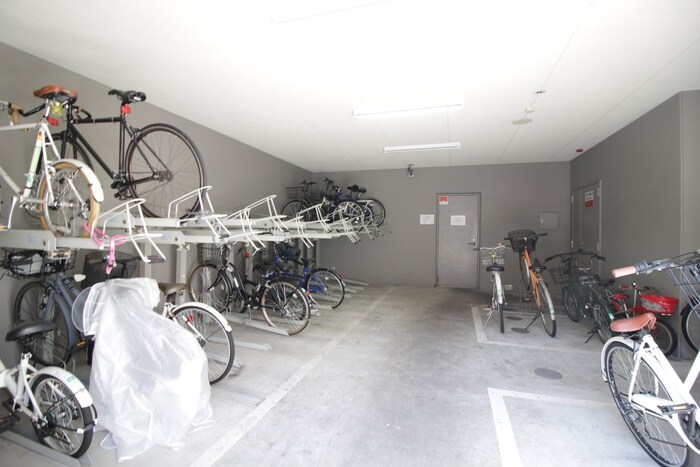 物件外観写真4　(駐輪場)