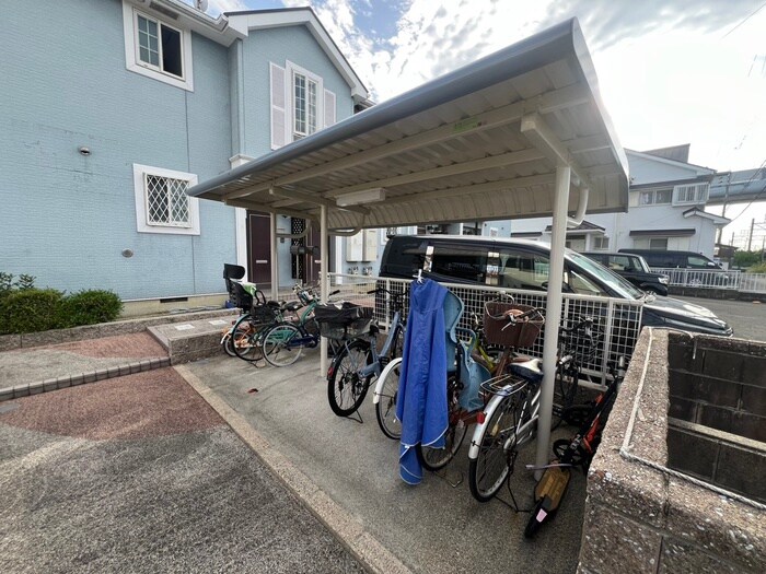 物件外観写真5　(駐輪場)