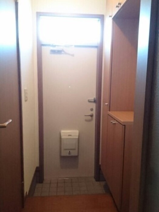 物件内観写真16　(玄関)