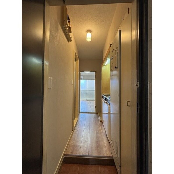 物件内観写真4　(玄関)