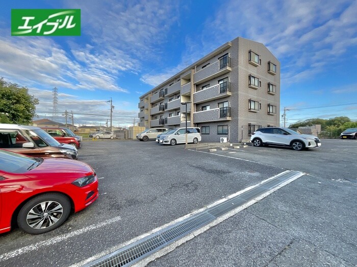 物件外観写真4　(駐車場)