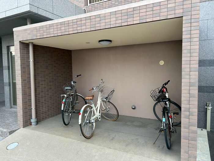 物件外観写真4　(駐輪場)