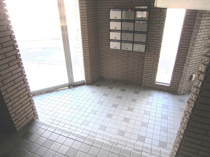 物件外観写真6　(エントランス部分)