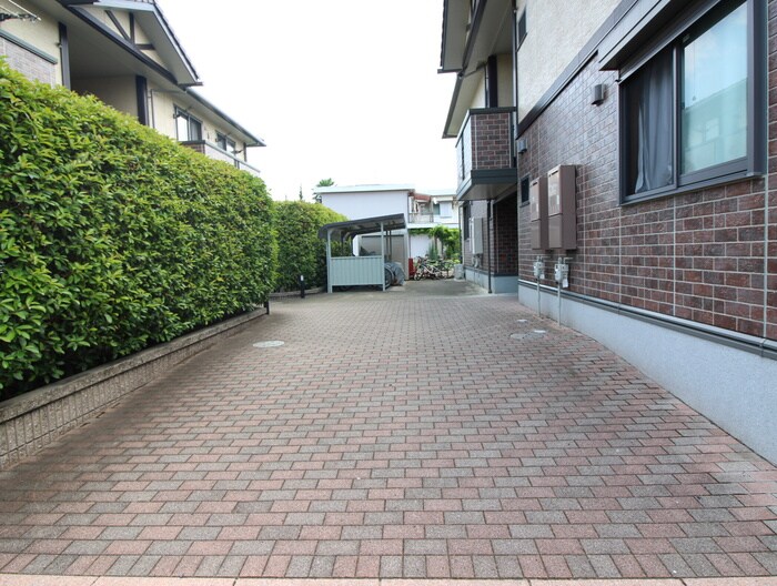 物件外観写真3　(エントランス部分)