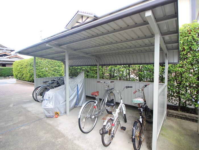 物件外観写真5　(駐輪場)