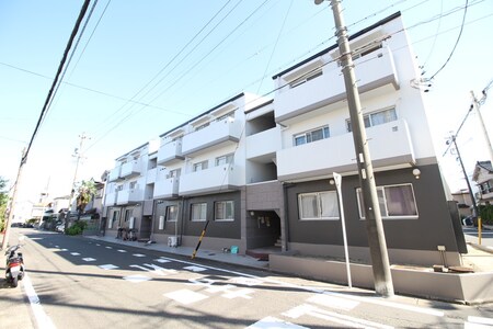 ファミ－ル東中島外観写真