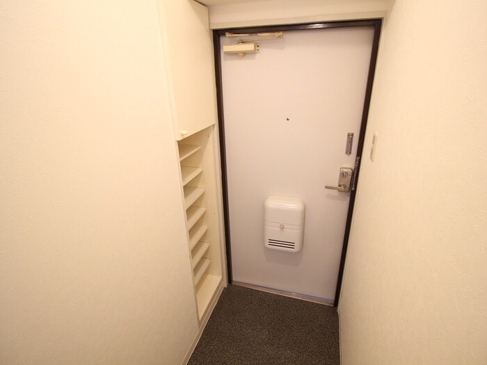 物件内観写真7　(玄関)