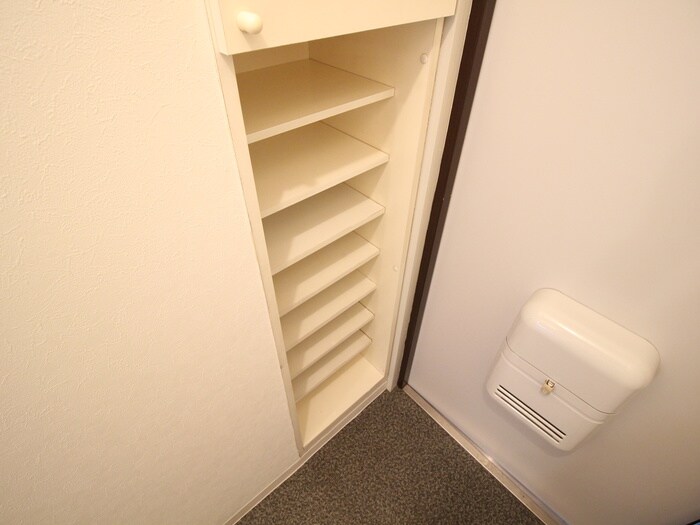 物件内観写真8　(靴箱)