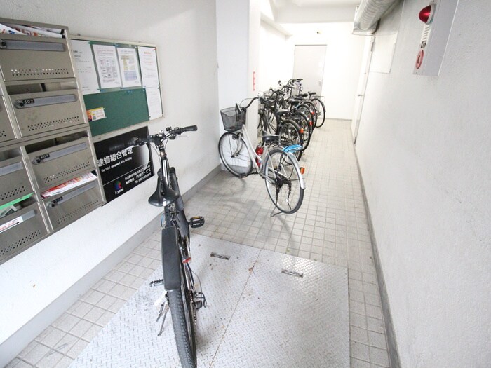 物件外観写真5　(駐輪場)