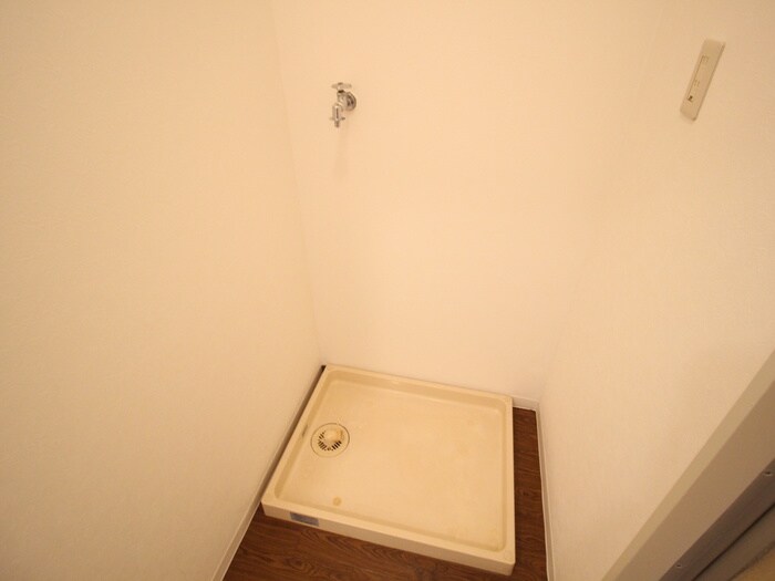 物件内観写真10　(洗濯機置場)