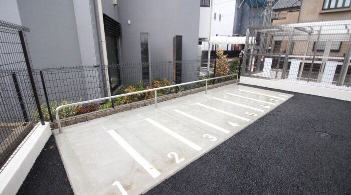 物件外観写真6　(駐車場)