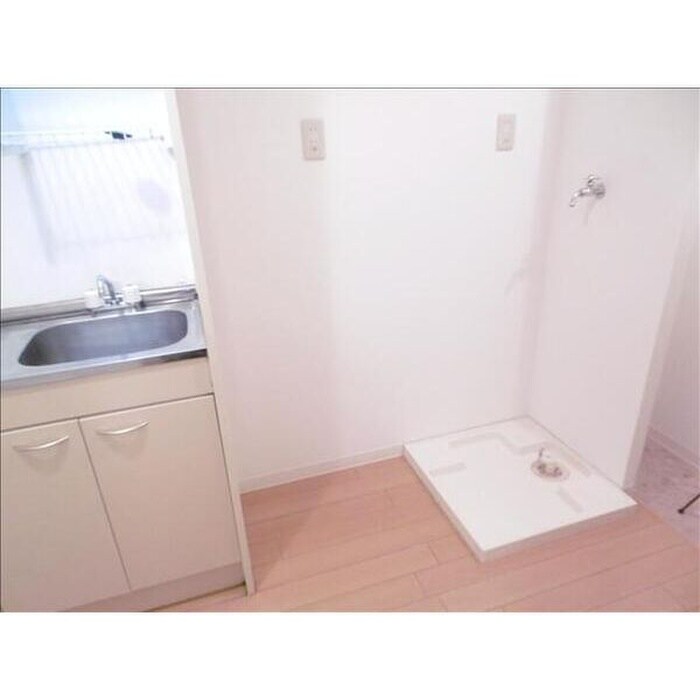 物件内観写真8　(洗濯機置場)