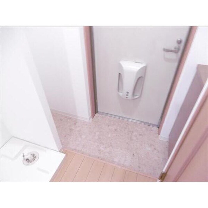 物件内観写真9　(玄関)