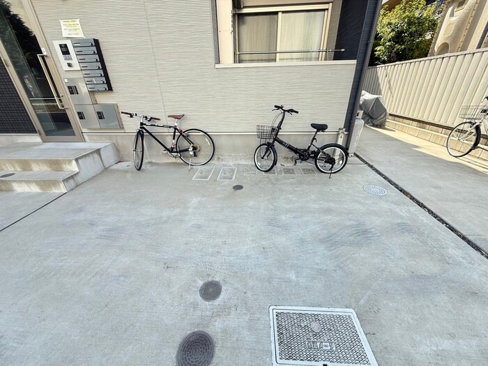 物件外観写真4　(駐輪場)
