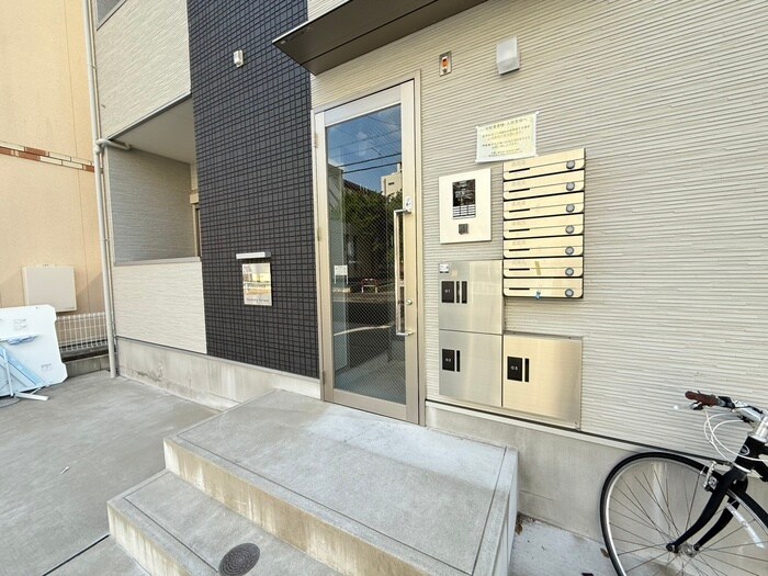 物件外観写真6　(エントランス部分)