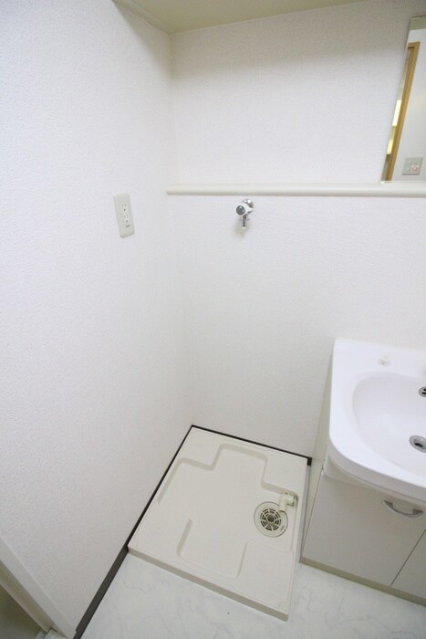 物件内観写真12　(洗濯機置場)