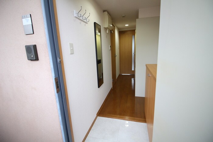 物件内観写真17　(玄関)