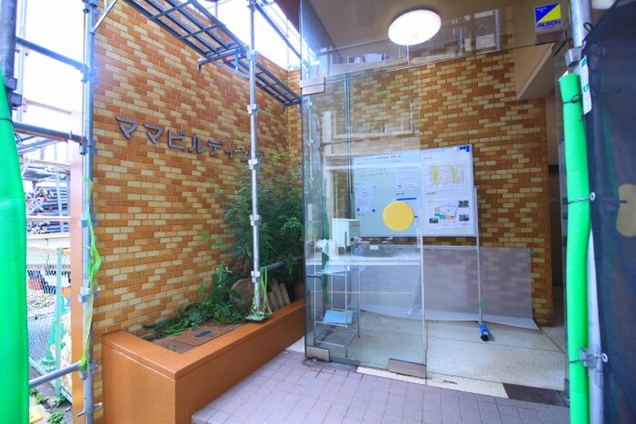 物件外観写真2　(エントランス部分)