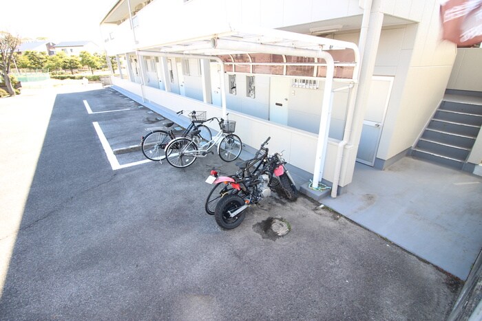 物件外観写真3　(駐輪場)