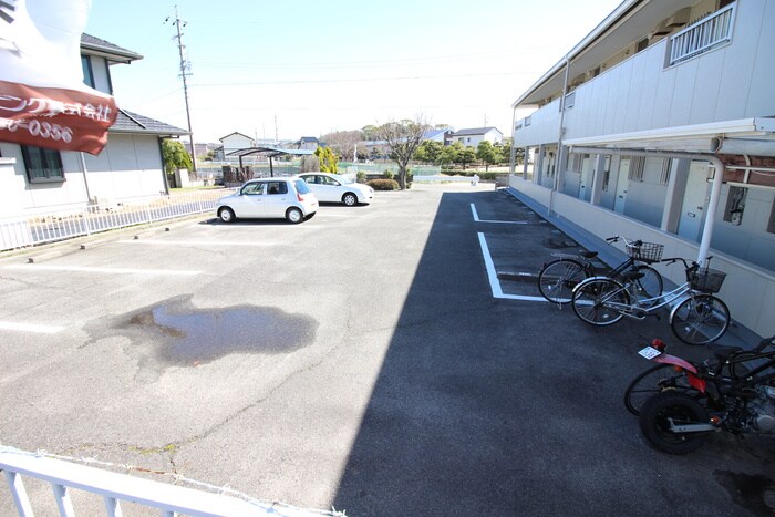 物件外観写真4　(駐車場)
