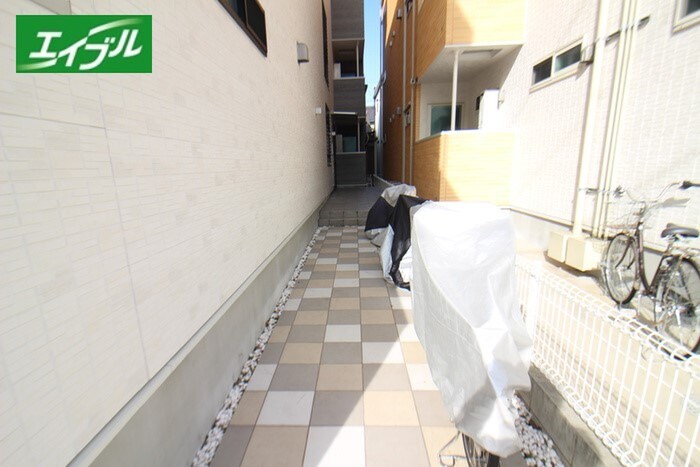 物件外観写真3　(駐輪場)