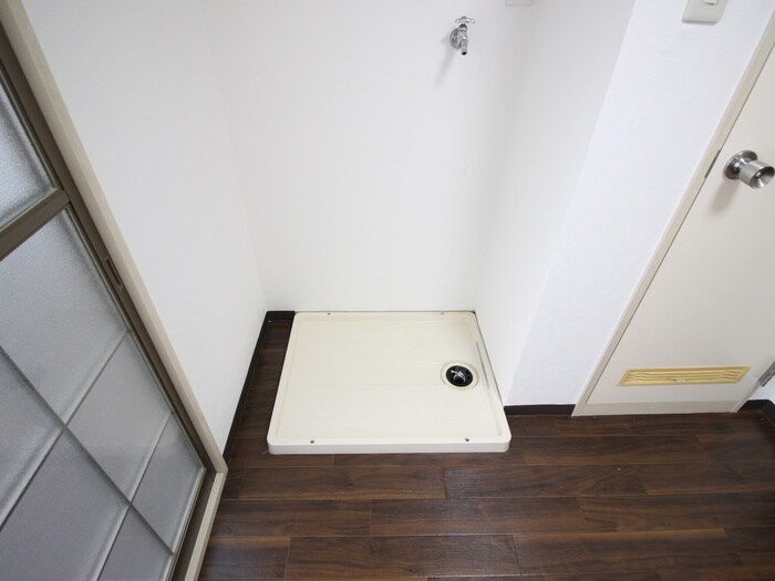 物件内観写真13　(洗濯機置場)