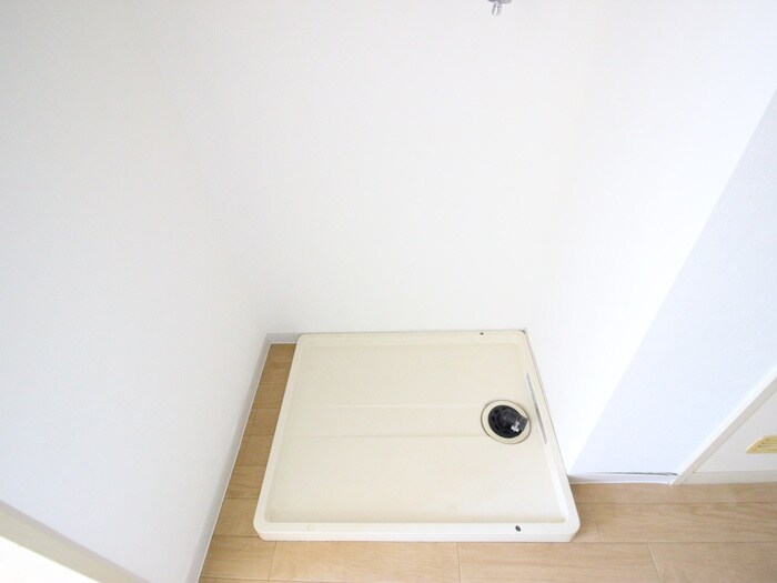 物件内観写真16　(洗濯機置場)