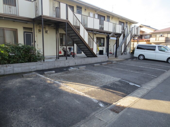 物件外観写真5　(駐車場)