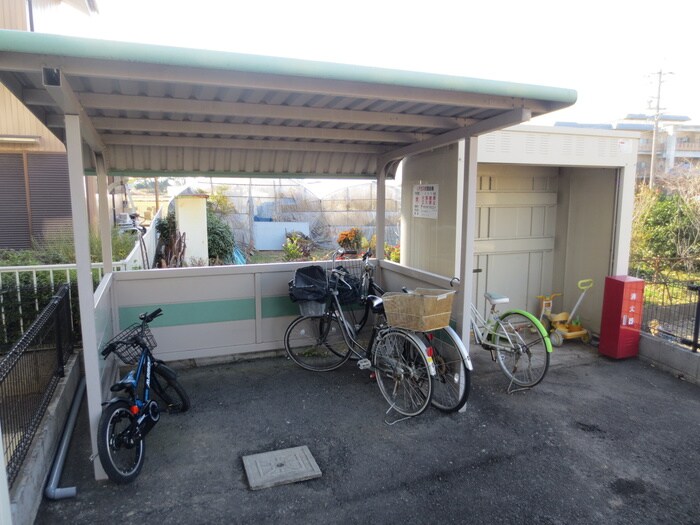 物件外観写真6　(駐輪場)