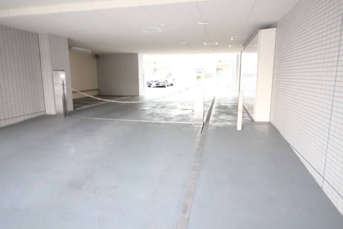 物件外観写真2　(駐車場)