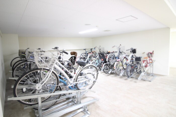 物件外観写真4　(駐輪場)